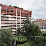 Gorgeous And Peaceful Apartment Near Metro Stop